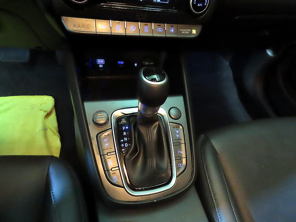 HYUNDAI Kona - Vista 12