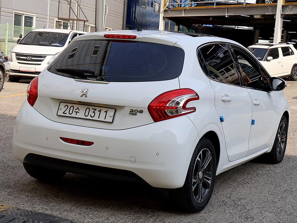 Peugeot 208 - Vista 7
