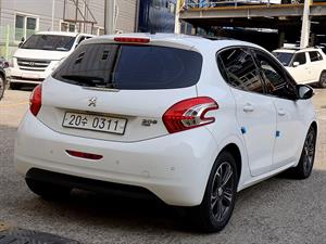 Peugeot 208 - Vista 8