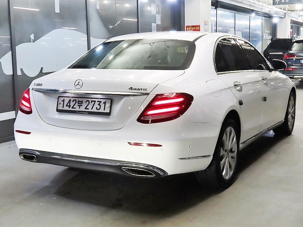 Mercedes Benz E class - Vista 4