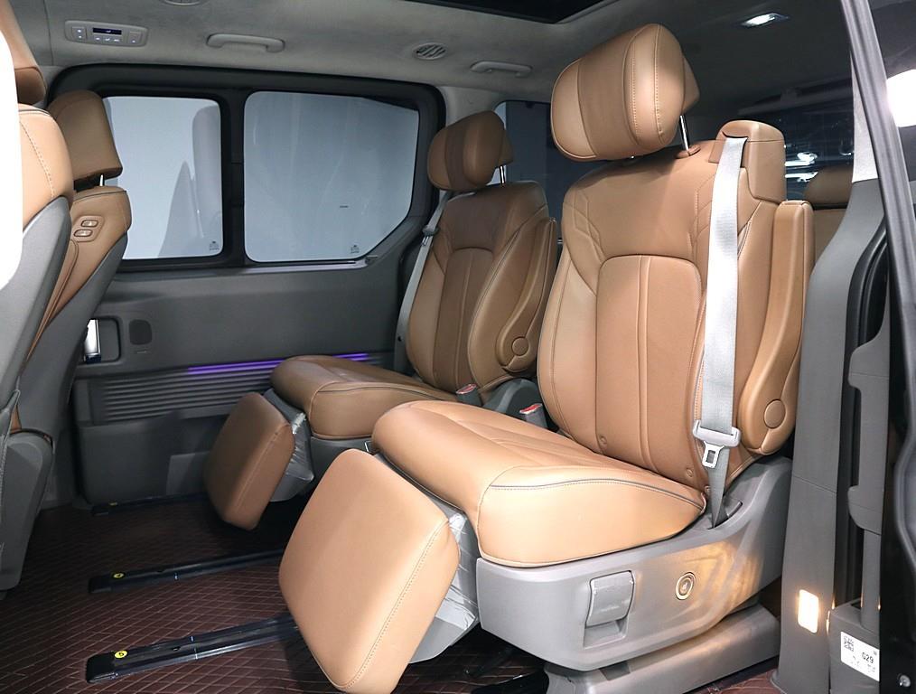 HYUNDAI Staria - Vista 9