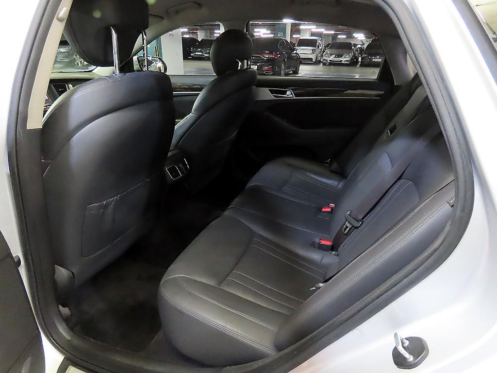 HYUNDAI Genesis - Vista 7