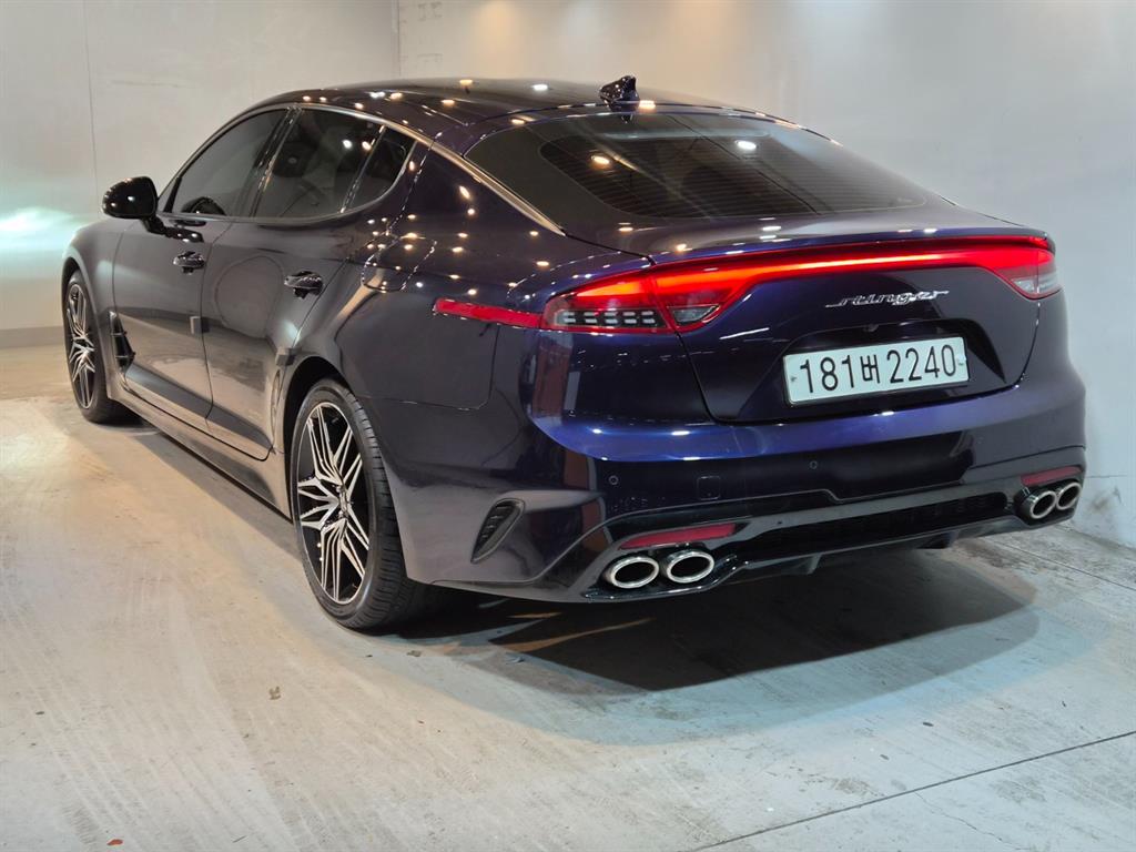 KIA Stinger - Vista 4