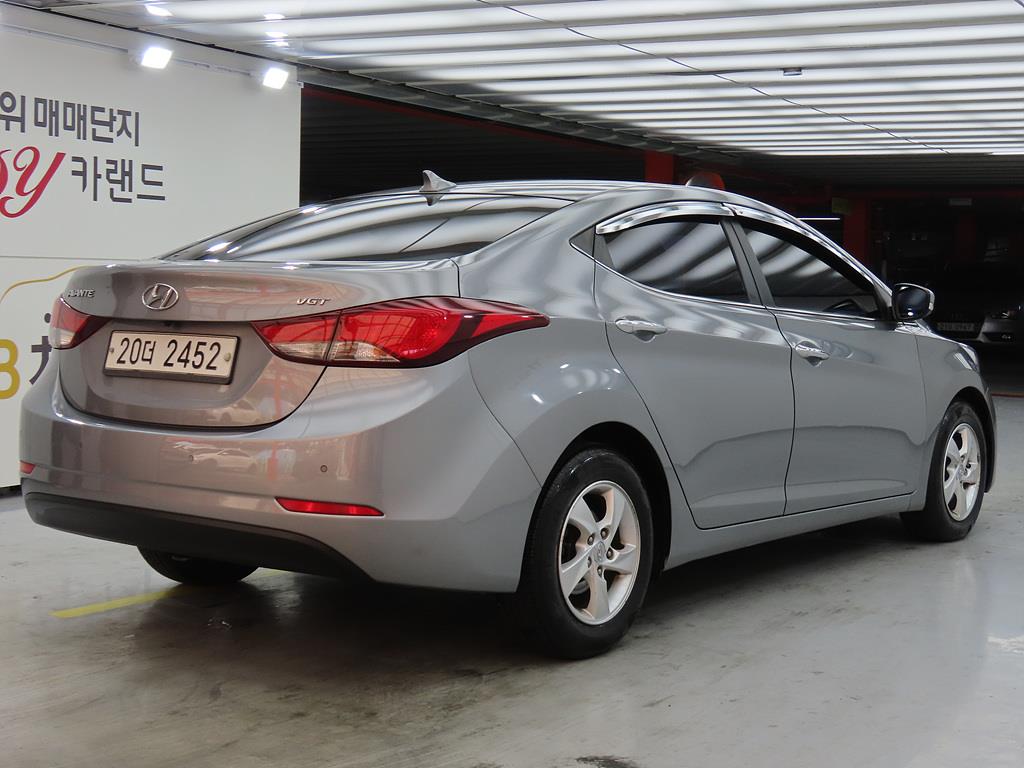 HYUNDAI Avante - Vista 4