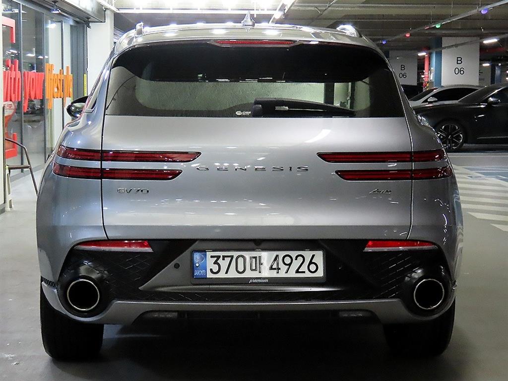 Genesis GV70 - Vista 5