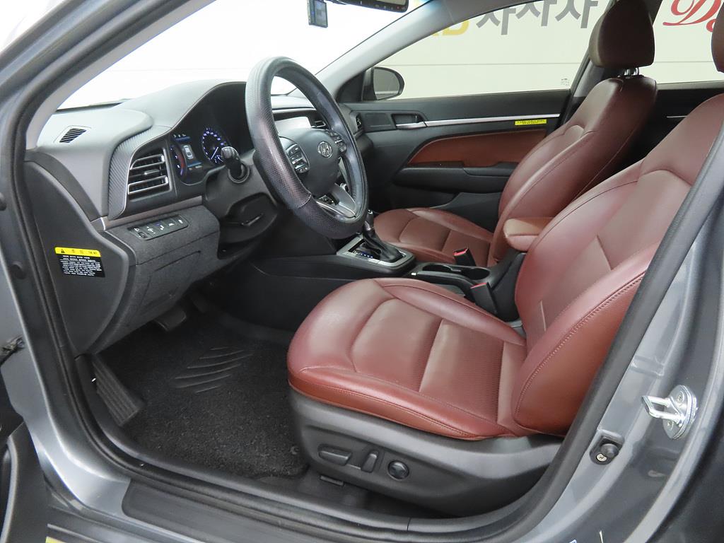 HYUNDAI Avante - Vista 5