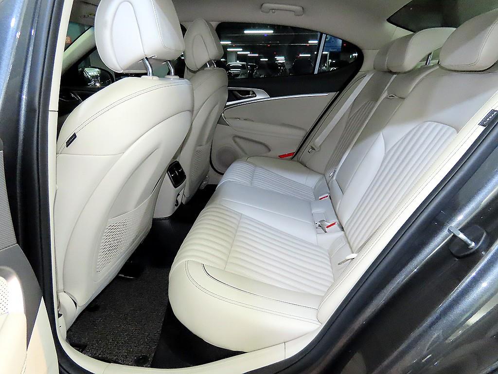 Genesis G70 - Vista 7