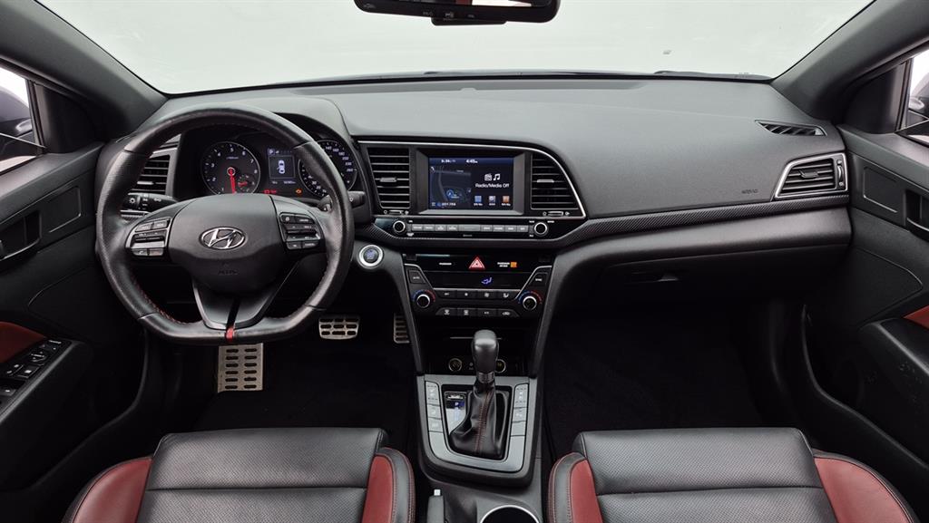 HYUNDAI Avante - Vista 9