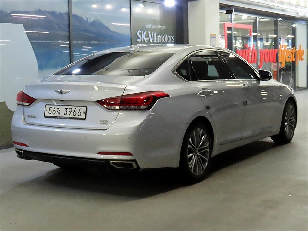 HYUNDAI Genesis - Vista 4