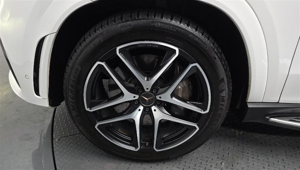 Mercedes Benz GLE Class - Vista 5