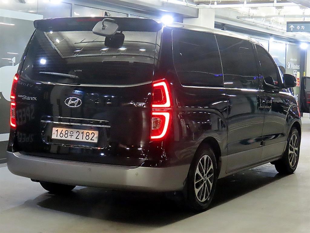 HYUNDAI Starex - Vista 4