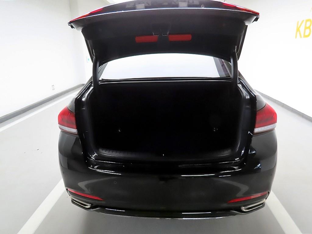 HYUNDAI Genesis - Vista 4