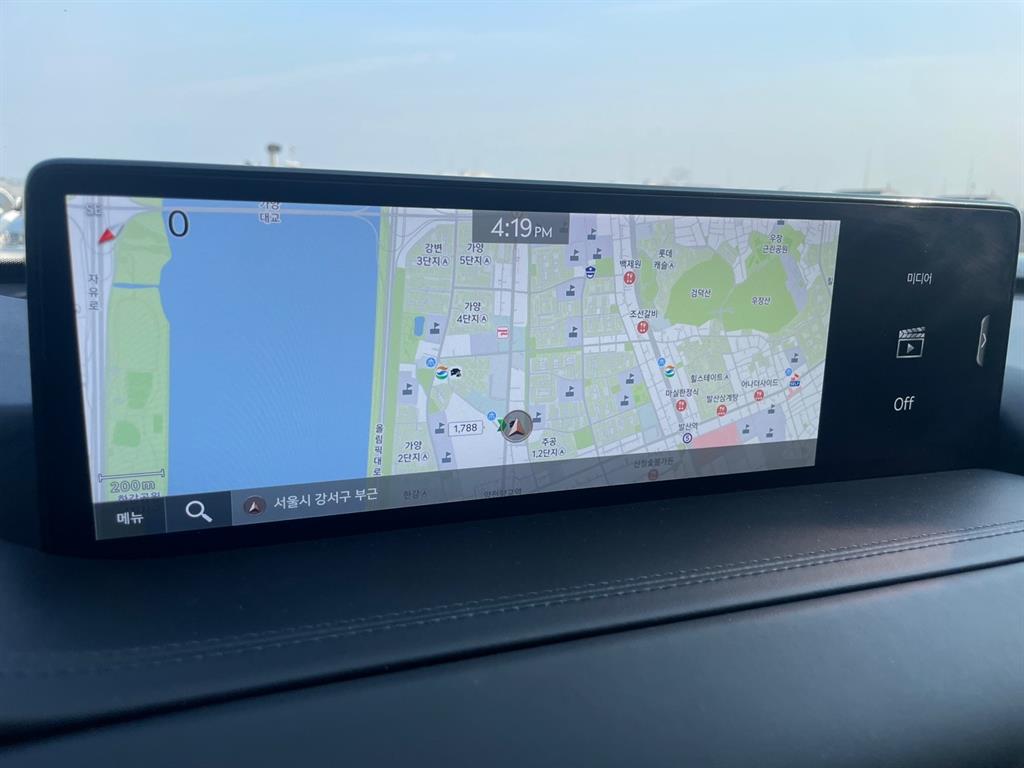 Genesis GV80 - Vista 9