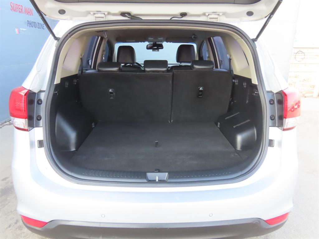 KIA Carens - Vista 9