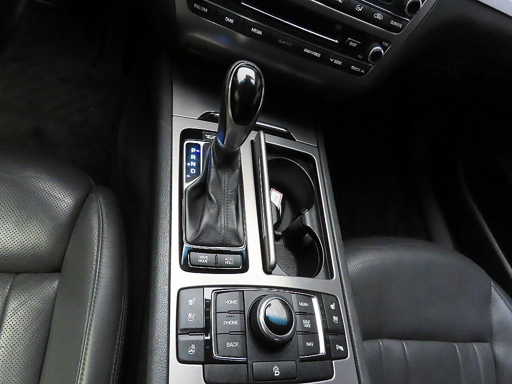 HYUNDAI Genesis - Vista 9