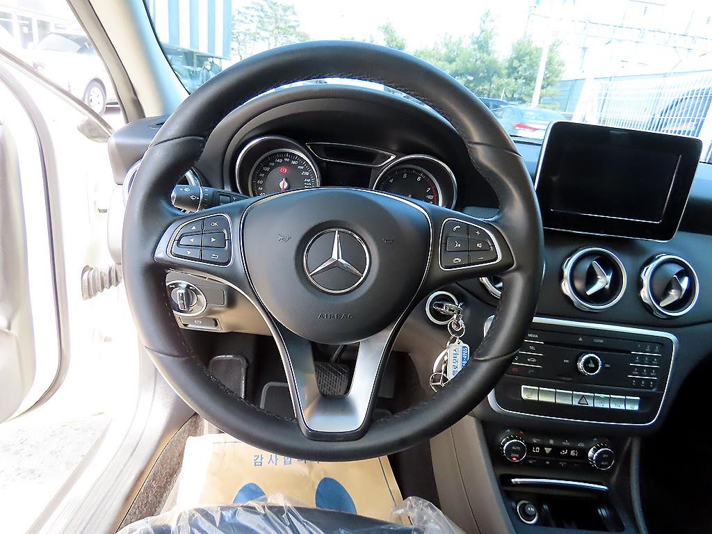 Mercedes Benz GLA Class - Vista 8