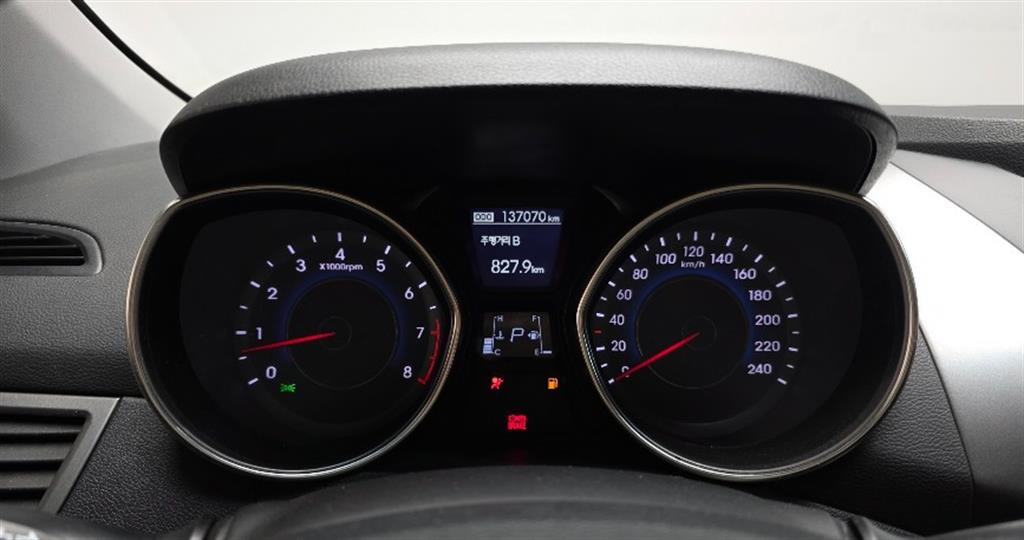 HYUNDAI Avante - Vista 8