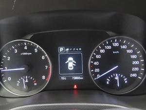 HYUNDAI Avante - Vista 12