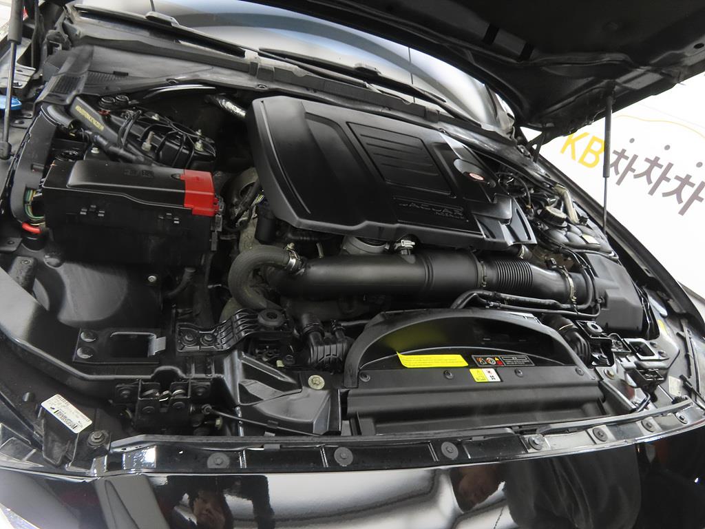 Jaguar XF 2018 Negro - Importación desde Corea - HF Imports Iquique - Foto 19