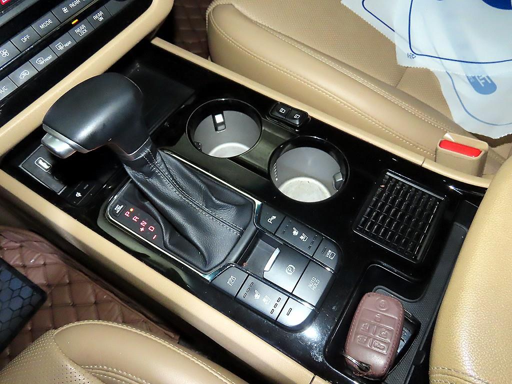 KIA Carnival - Vista 12