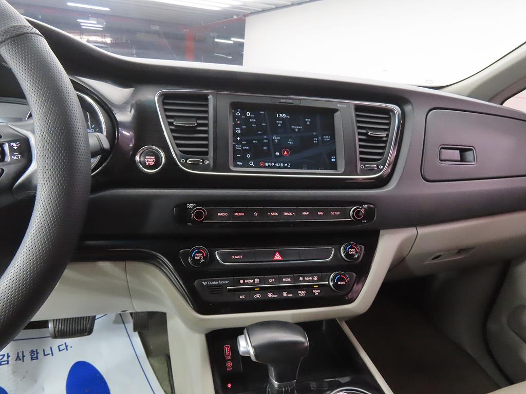 KIA Carnival - Vista 10