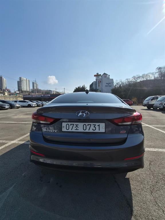 HYUNDAI Avante - Vista 6