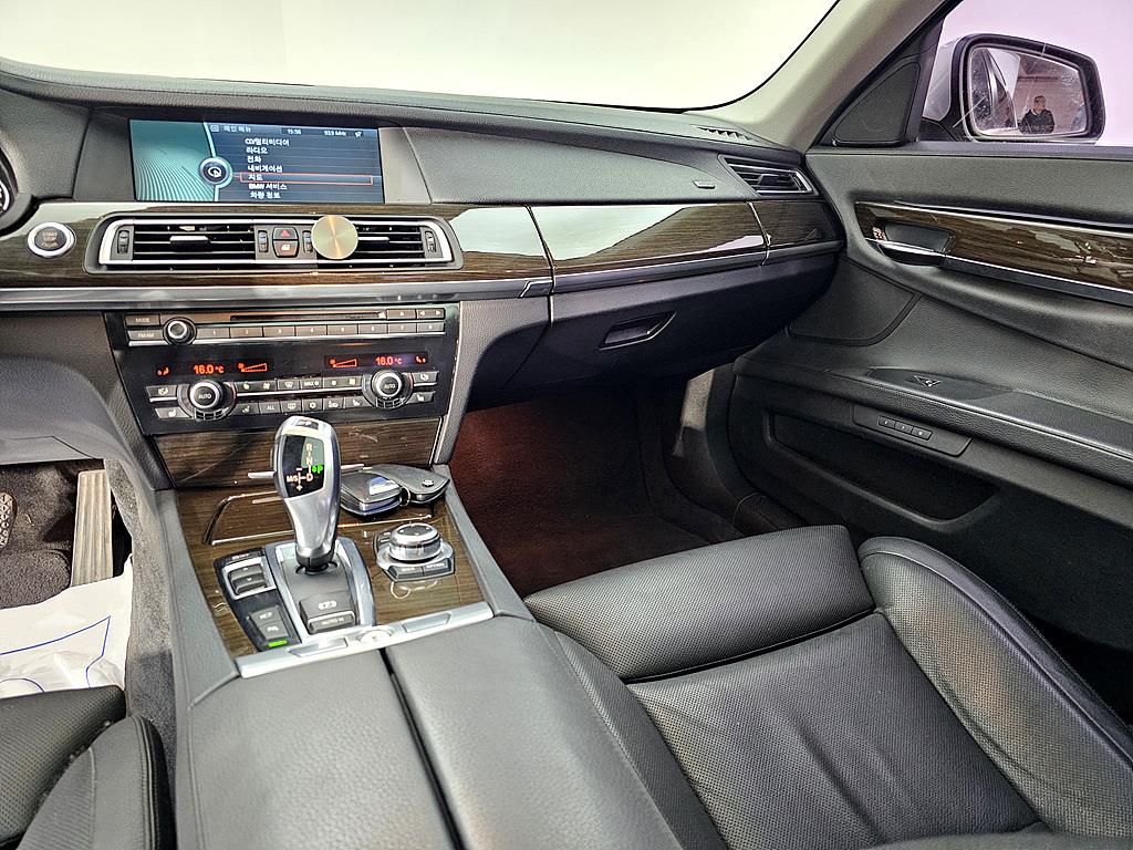 BMW 7 Series - Vista 9
