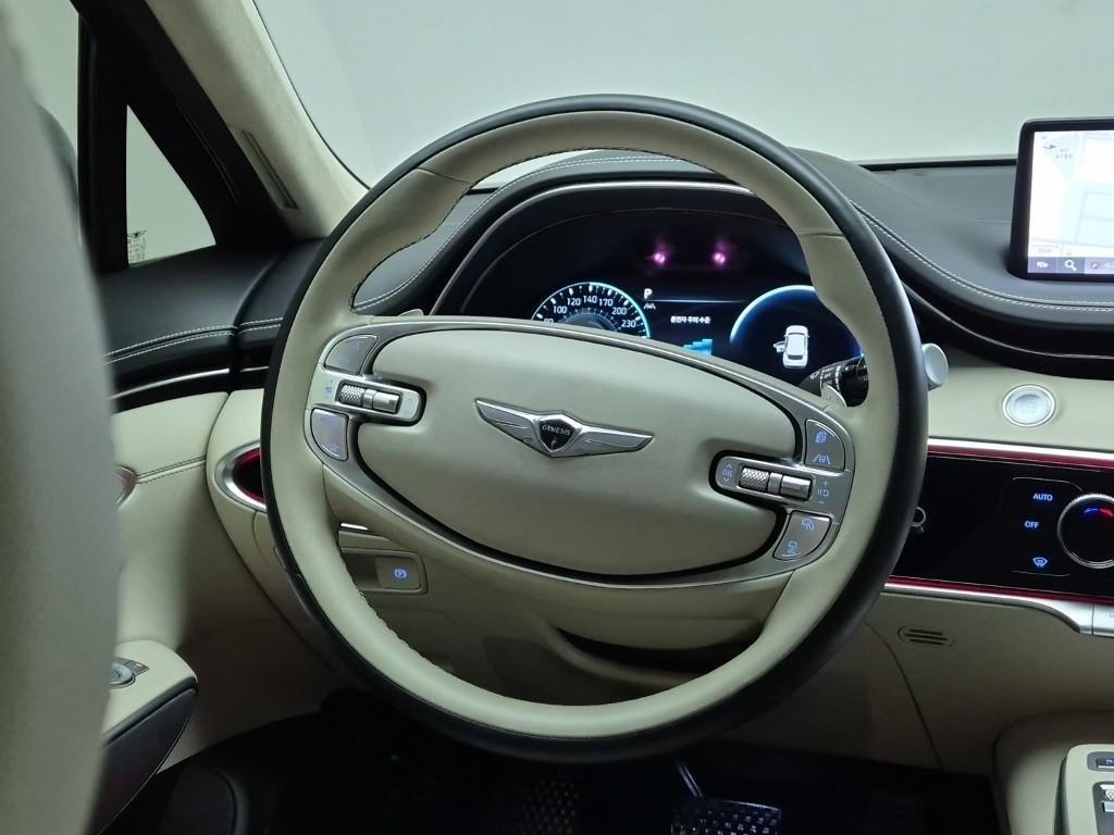 Genesis GV70 - Vista 9