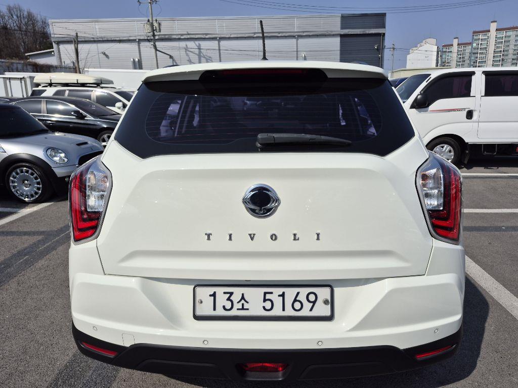 Ssangyong Tivoli - Vista 4