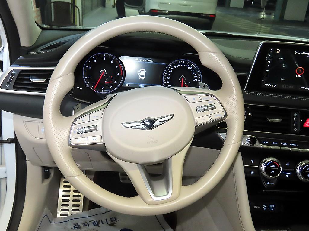 Genesis G70 - Vista 9