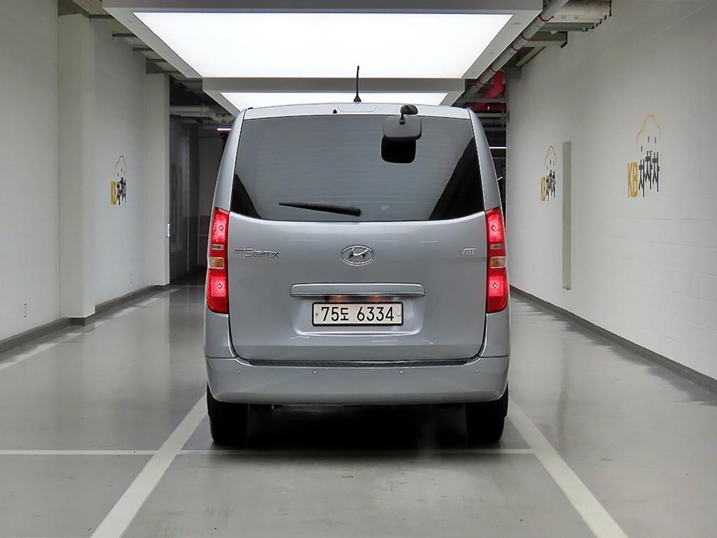 HYUNDAI Starex - Vista 3