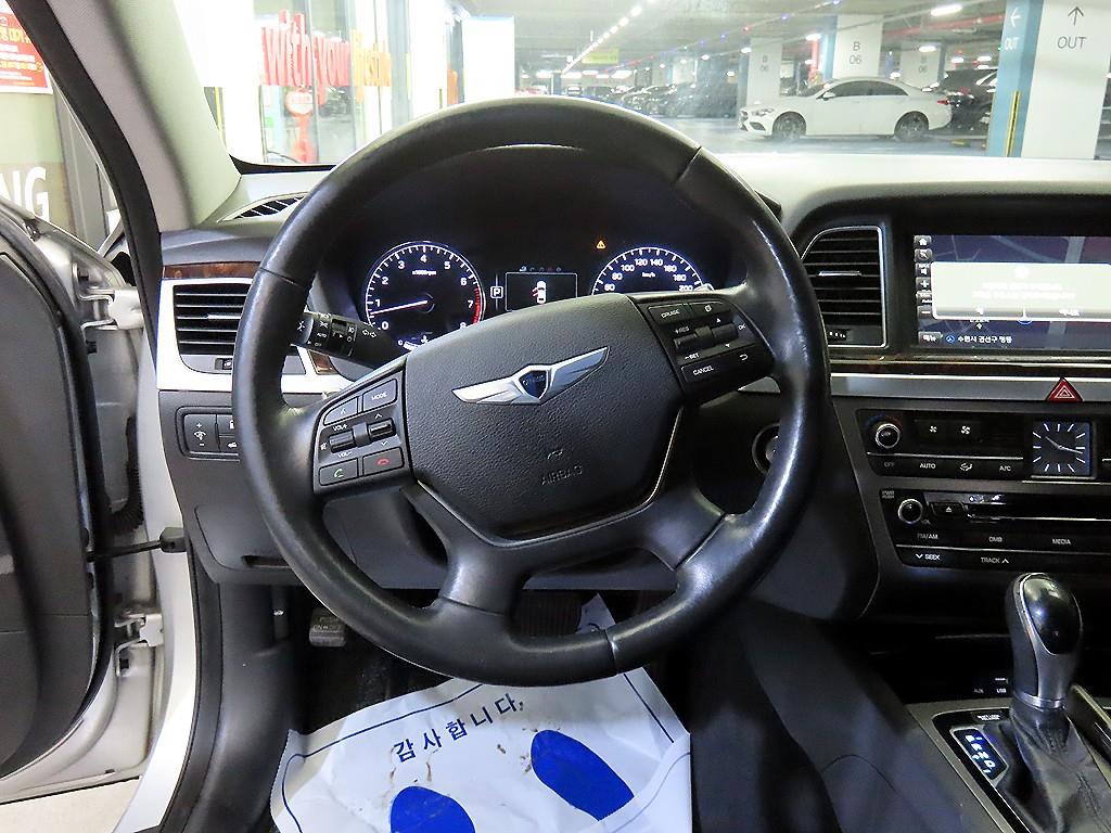 HYUNDAI Genesis - Vista 8