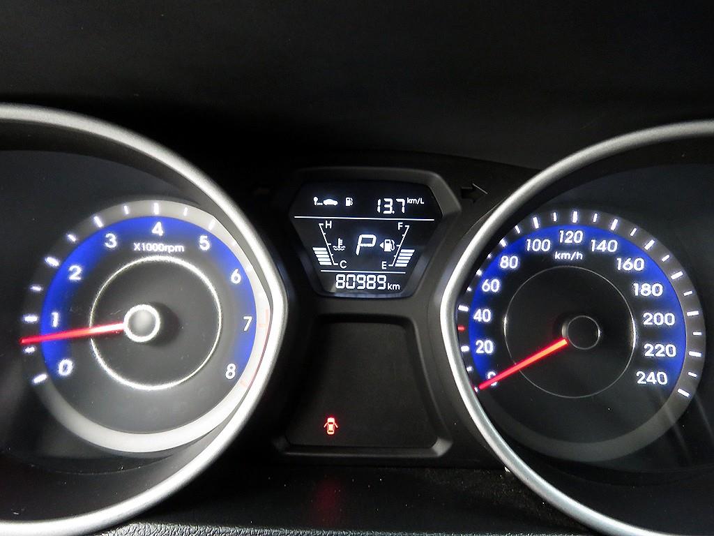 HYUNDAI Avante - Vista 12