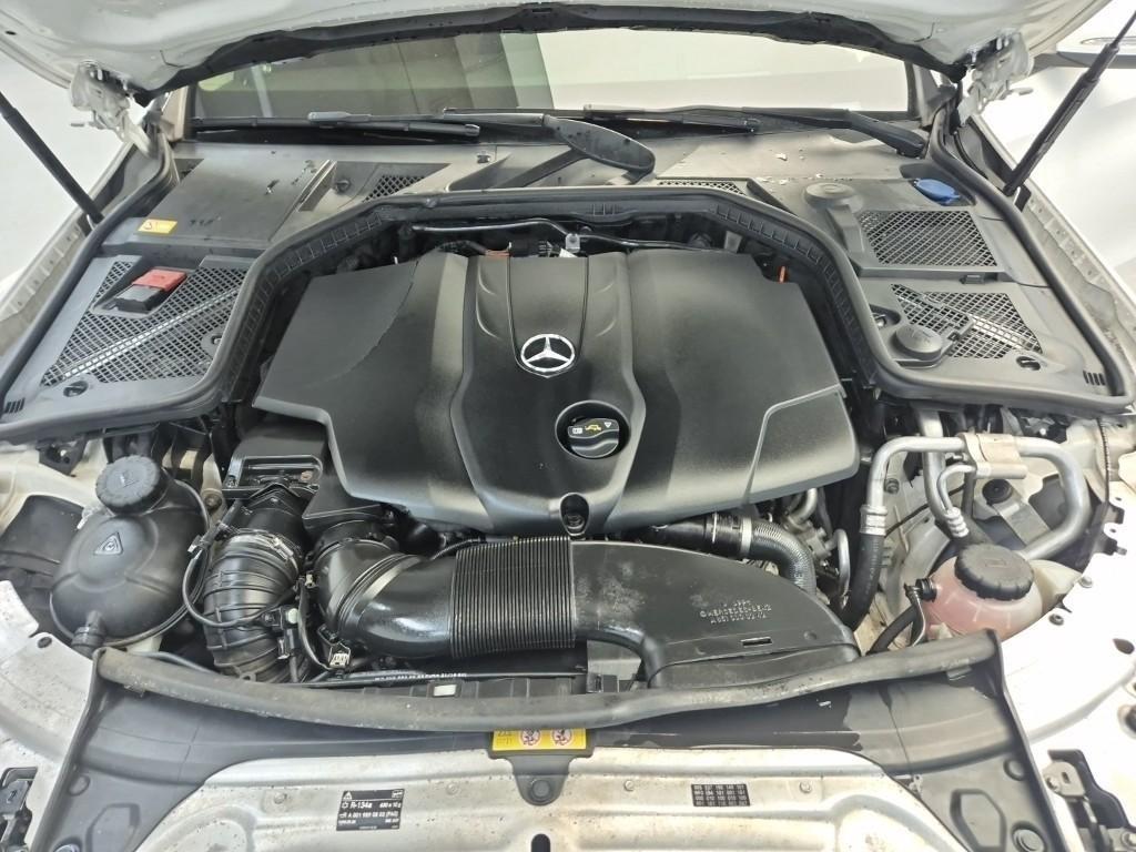 Mercedes Benz C Class - Vista 5