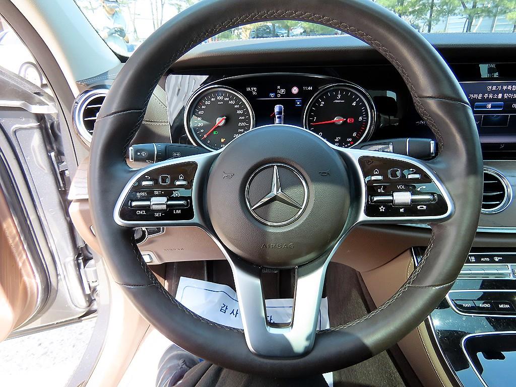 Mercedes Benz E class - Vista 9