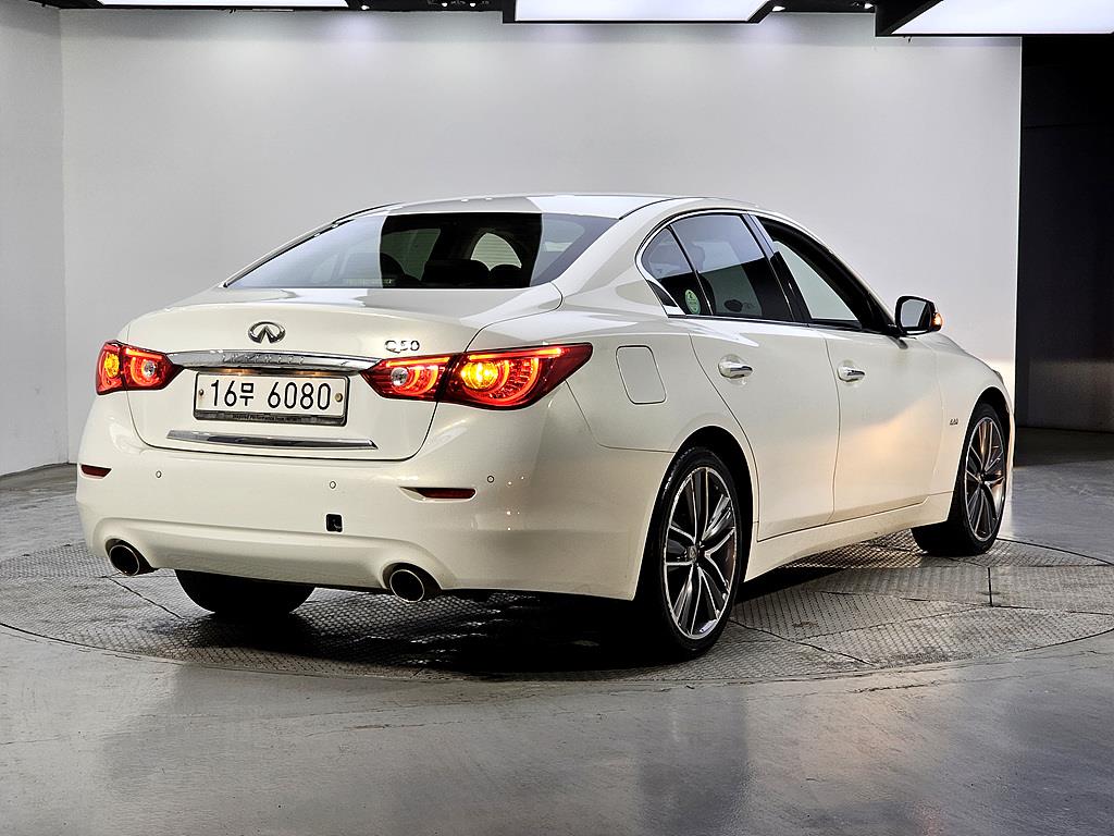 Infiniti Q - Vista 4