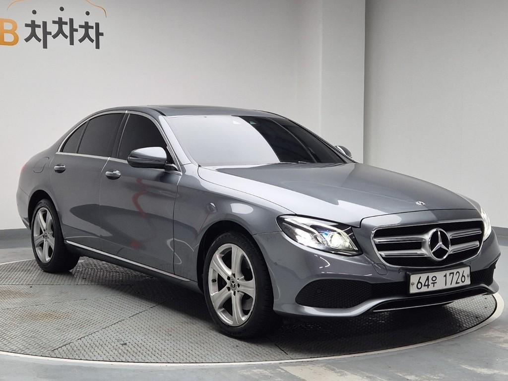 Mercedes Benz E class - Vista 4