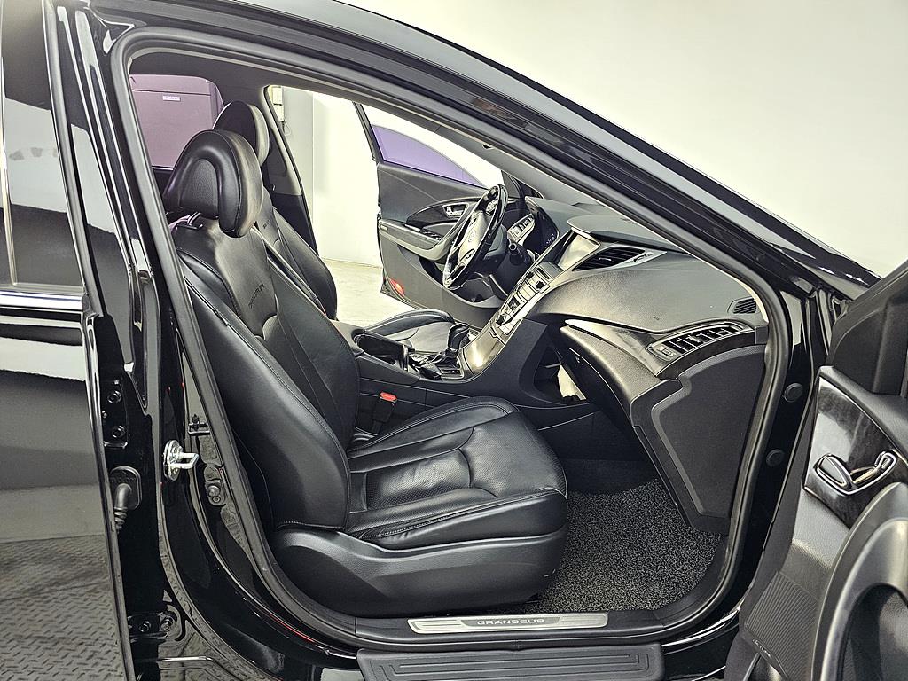 HYUNDAI Grandeur - Vista 11