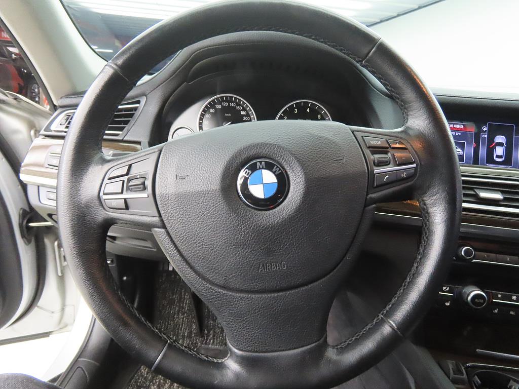 BMW 7 Series - Vista 8