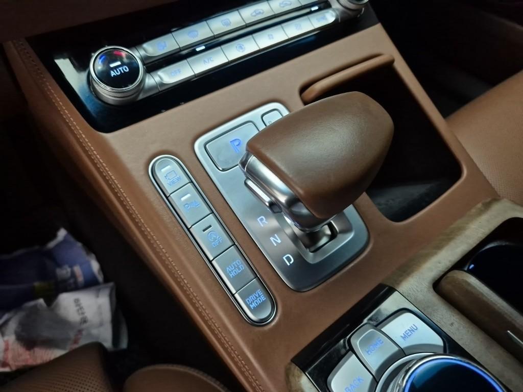 Genesis G90 - Vista 8