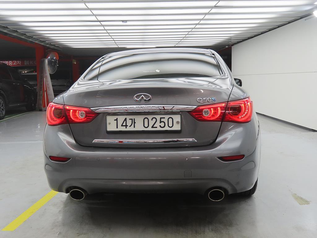 Infiniti Q - Vista 3