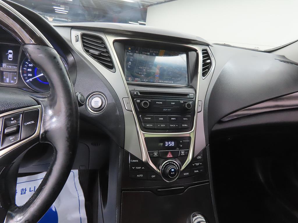 HYUNDAI Grandeur - Vista 10