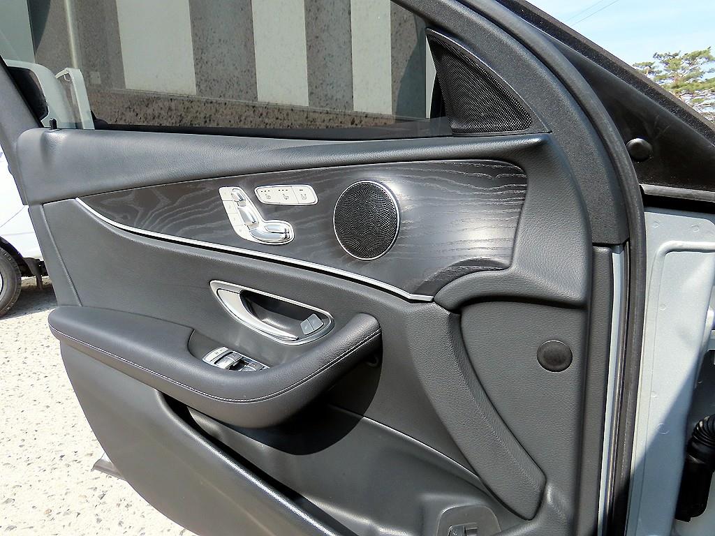 Mercedes Benz E class - Vista 11