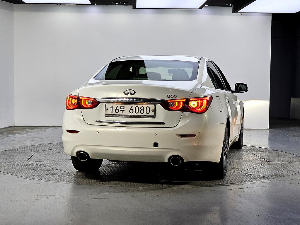 Infiniti Q - Vista 3