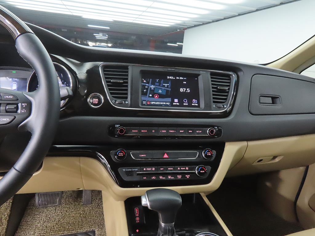 KIA Carnival - Vista 10