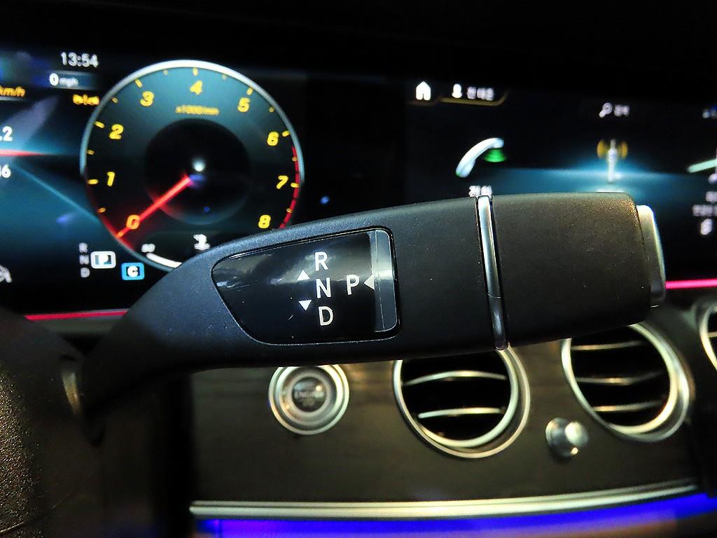 Mercedes Benz E class - Vista 12