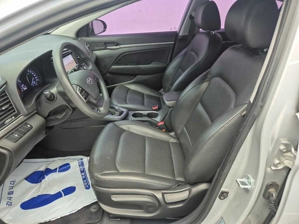 HYUNDAI Avante - Vista 11