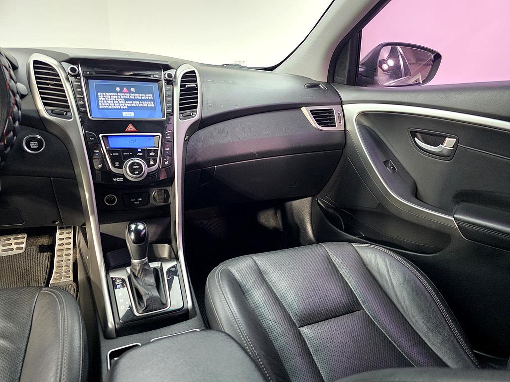 HYUNDAI i30 - Vista 10