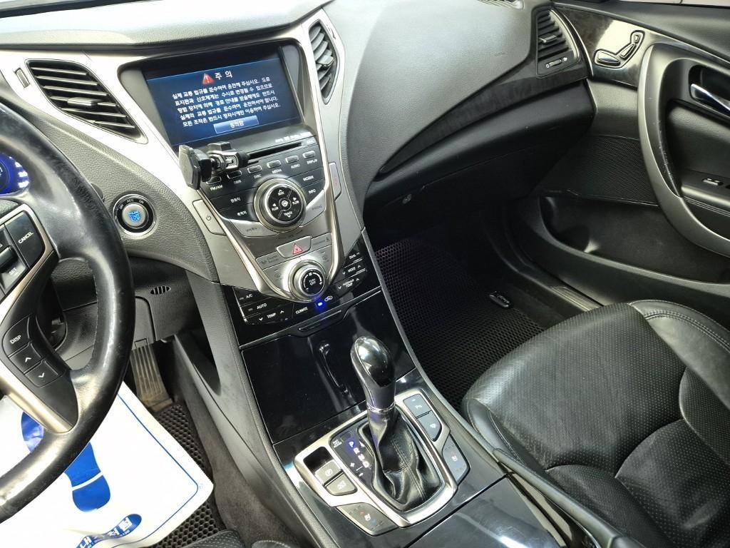 HYUNDAI Grandeur - Vista 10