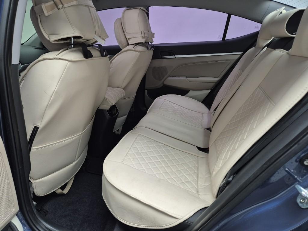 HYUNDAI Avante - Vista 12